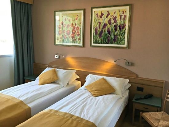 Фото Ambassador Suite Hotel