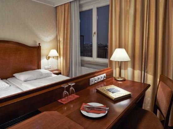 Фото Novum Select Hotel Prinz Eugen Wien