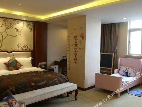 Гостиница Landison Plaza International Hotel Zhenjiang в Чжэньцзяне