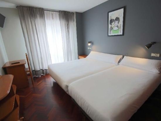 Фото Hostal Alda Puerta Coruña