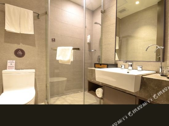 Фото Homeinn Plus Hotel Shanghai Bund Jinling East Road