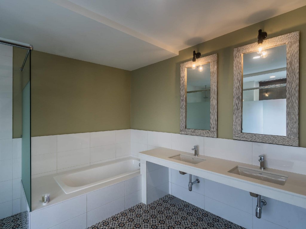 Фото Treasures Hotel and Suites