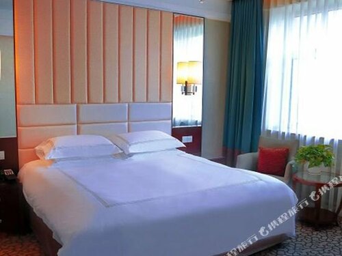 Гостиница GreenTree Alliance Hulunbeier Zhalantun Railway Station Hotel в Чжаланьтуни