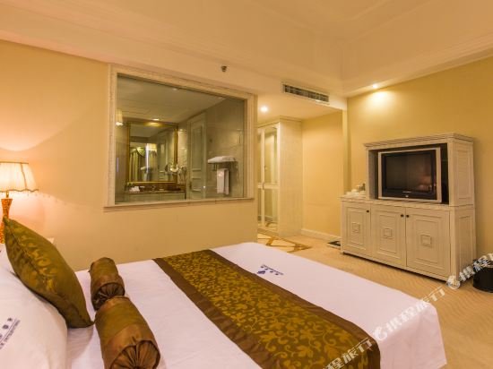 Фото Palace International Hotel