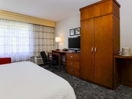 Фото Courtyard by Marriott Philadelphia Langhorne