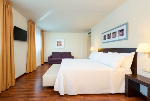 Гостиница Hotel Port Feria Valencia
