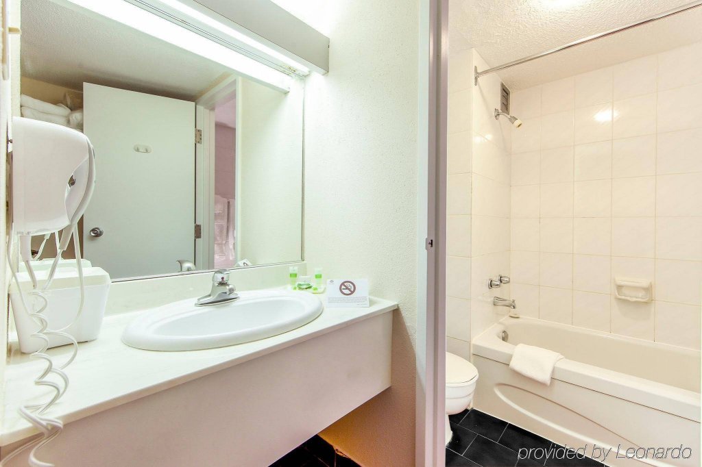 Фото Hotel Universel Montreal