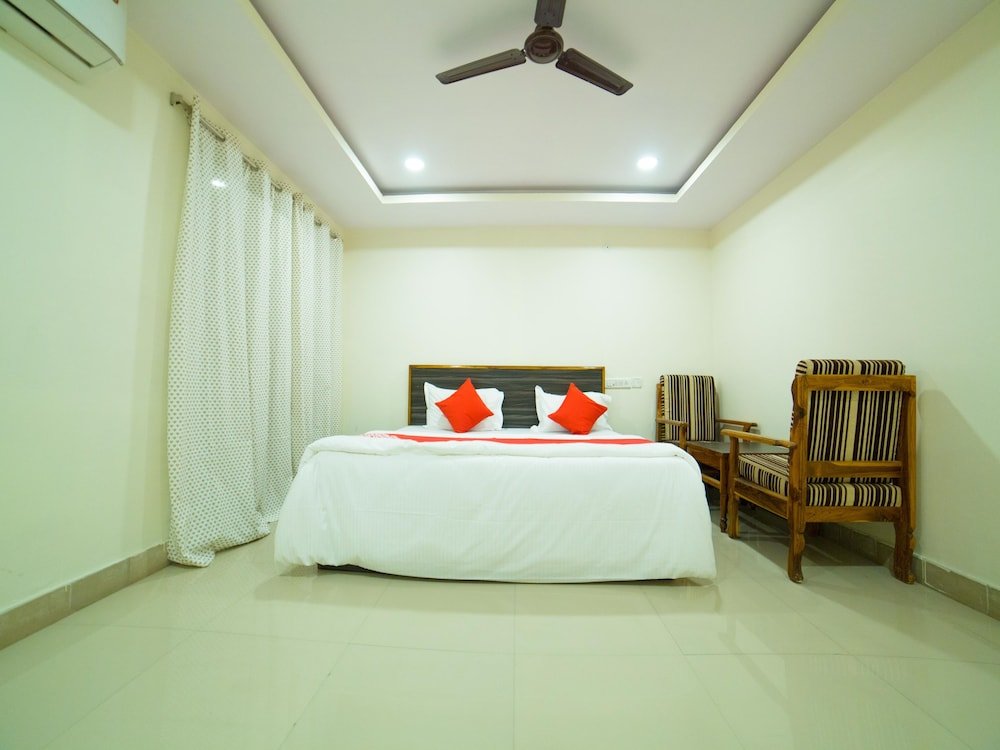 Фото Oyo 12973 Hotel Crystal