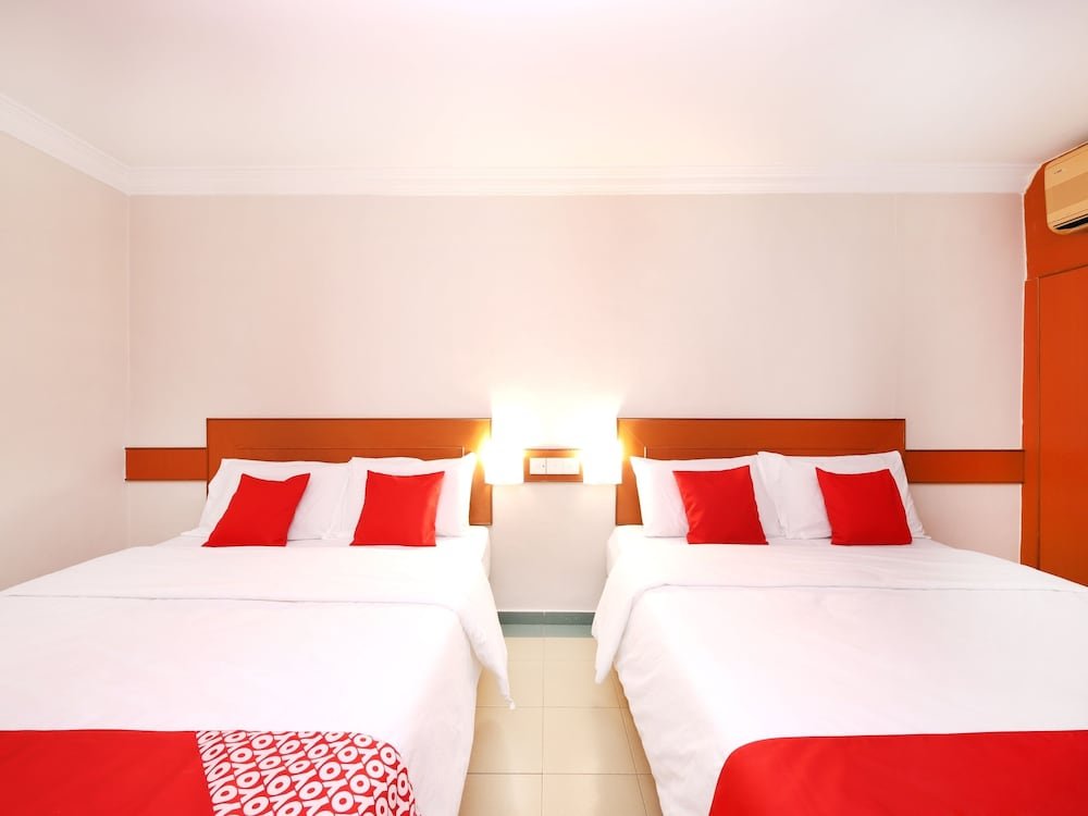 Фото Oyo 764 Hotel Famous Inn