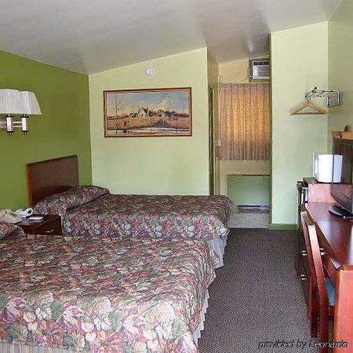 Фото Pinconning Trail Inn Motel