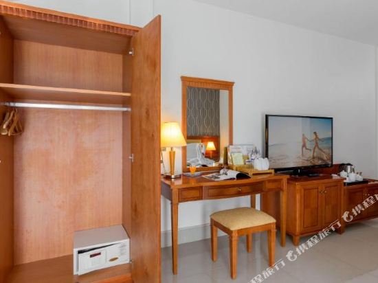 Фото The Golden Ville Boutique Hotel