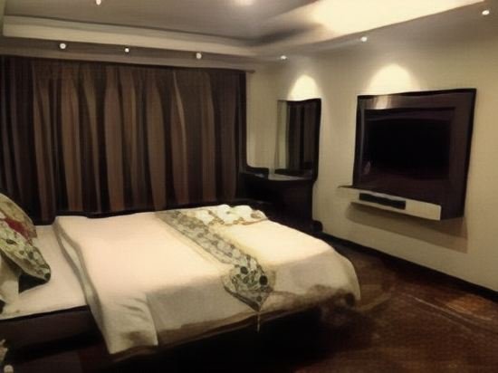 Фото The Majestic Crown