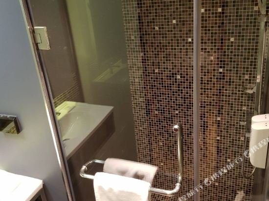 Фото Bizotel Premier Hotel & Residence