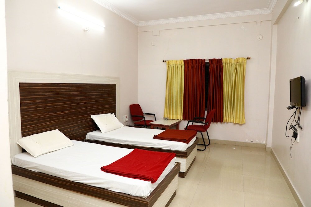 Фото Hotel Parth Residency