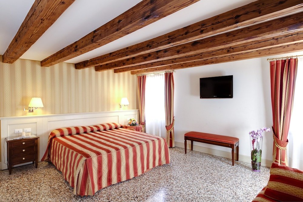 Фото Hotel Bella Venezia