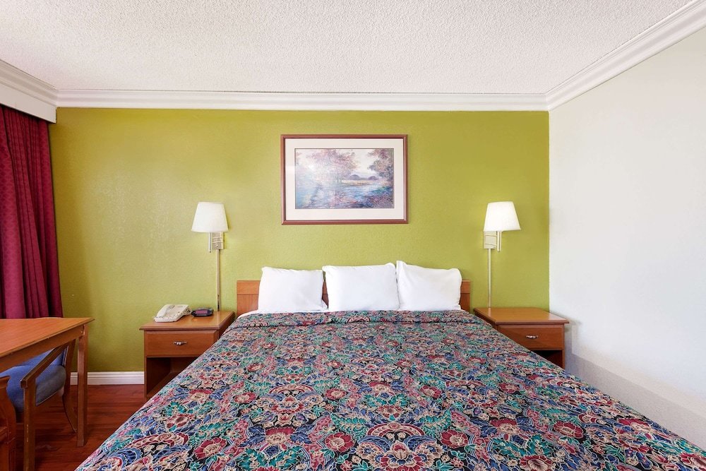 Фото Knights Inn Palmdale