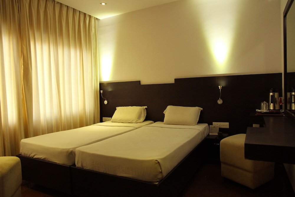 Фото Gokulam Park Hotel