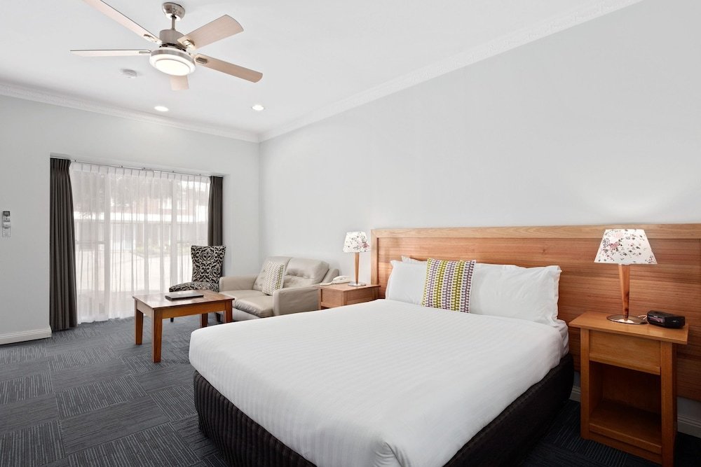 Фото Comfort Inn The International