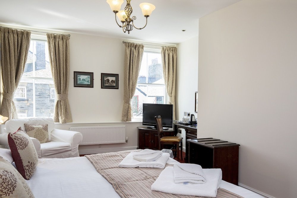 Фото White Lion Royal Hotel