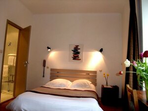 Hotel Family and Spa (Occitanie, Lozère, Arrondissement de Florac, Meyrueis, Quai de la Barrière), hotel