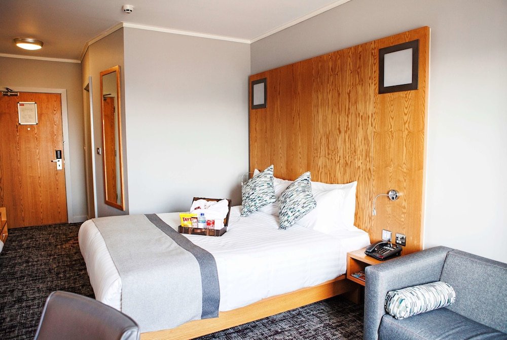 Фото Ramada by Wyndham Belfast City Centre