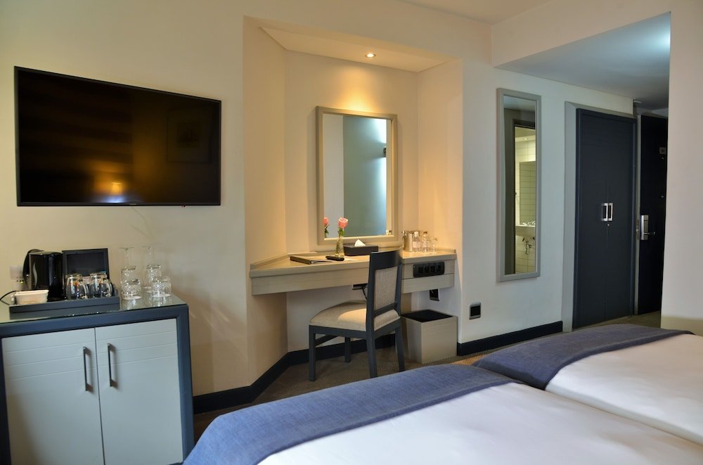 Фото The Portswood Hotel