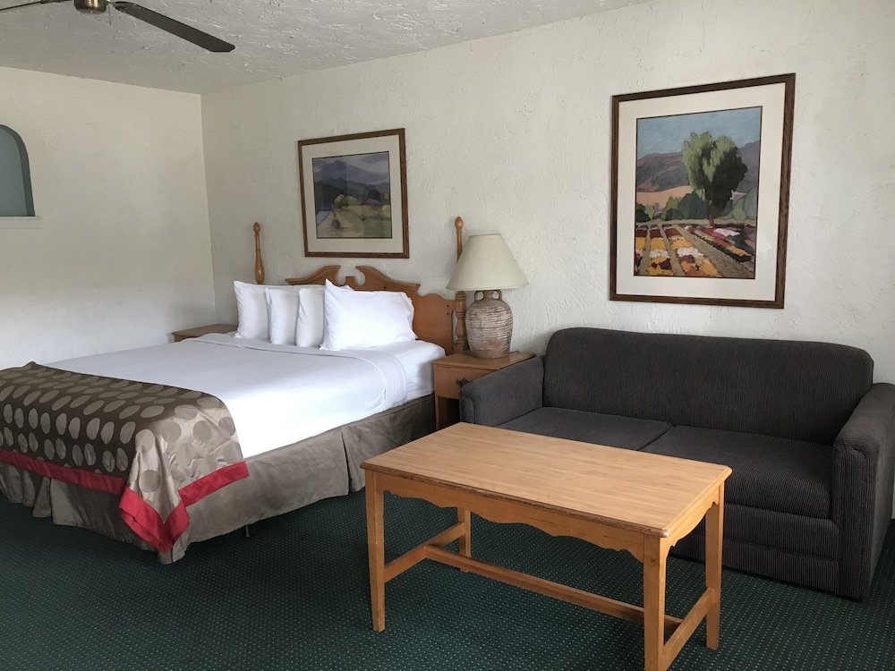 Фото Channel Islands Inn