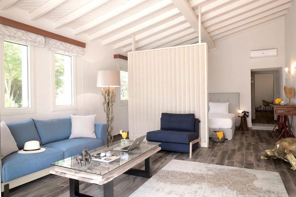 Фото Alexandra Elegance Bridging Generations