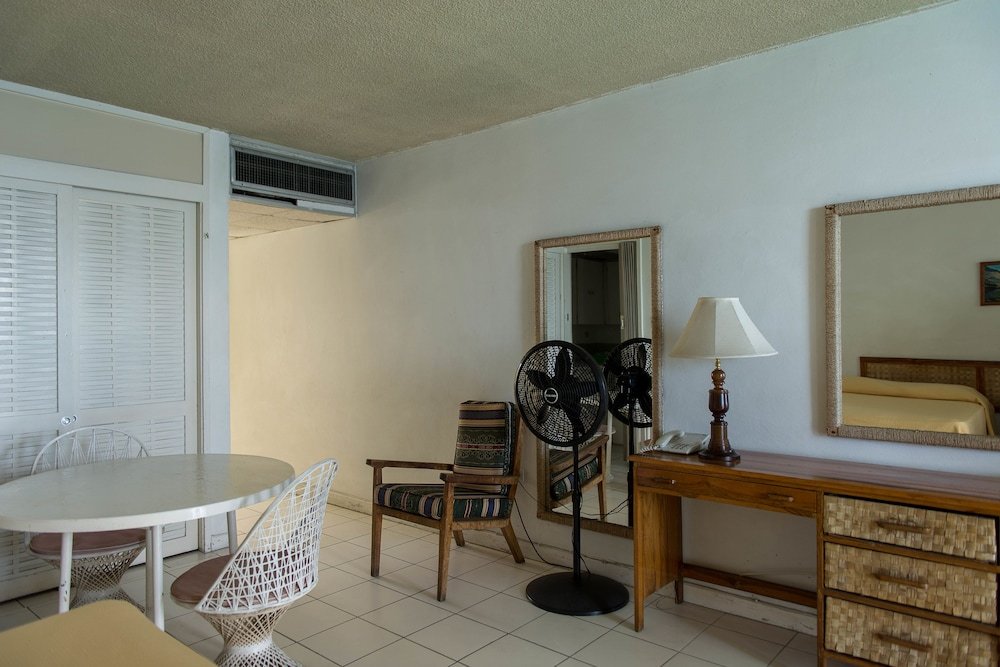 Фото Garden Beach Studios at Montego Bay Club