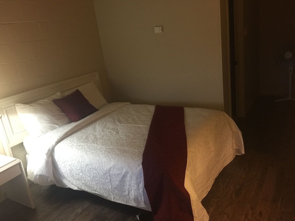 Фото Travels Inn Victoria County