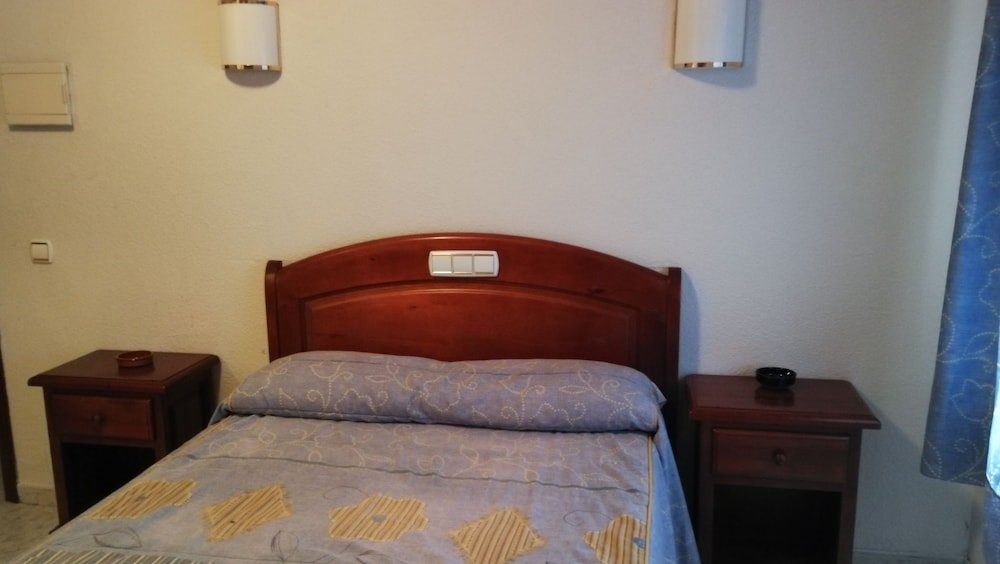 Фото Hostal La Embajada