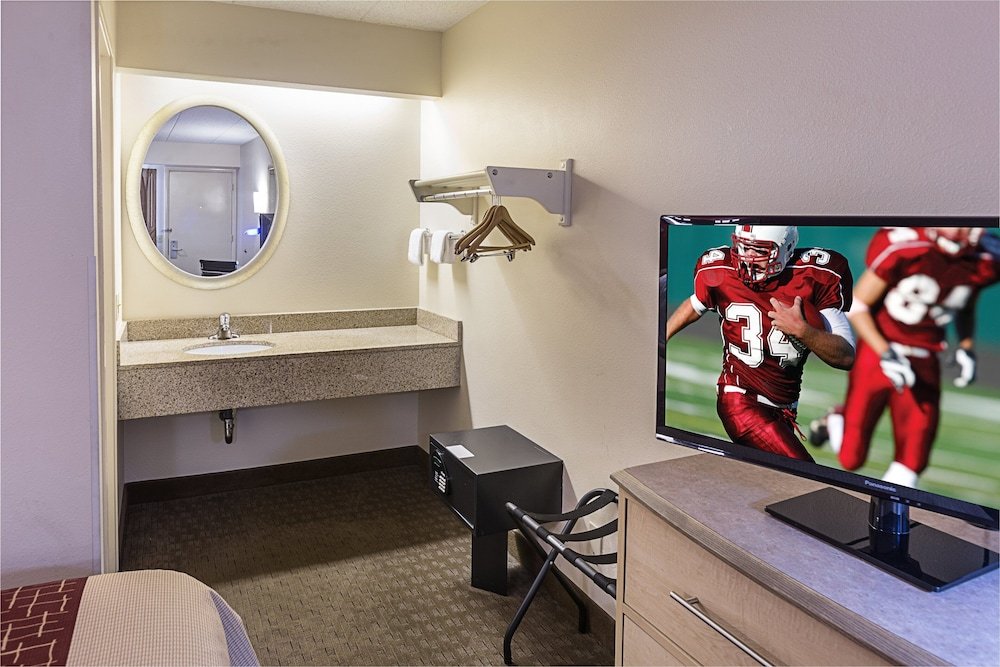 Фото Red Roof Inn Detroit - Farmington Hills