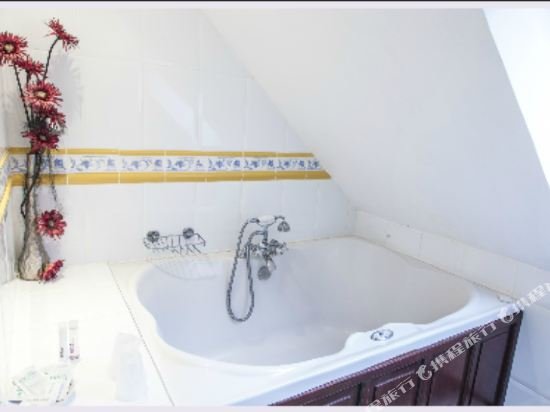 Фото Little Red Rooster Rest and SPA