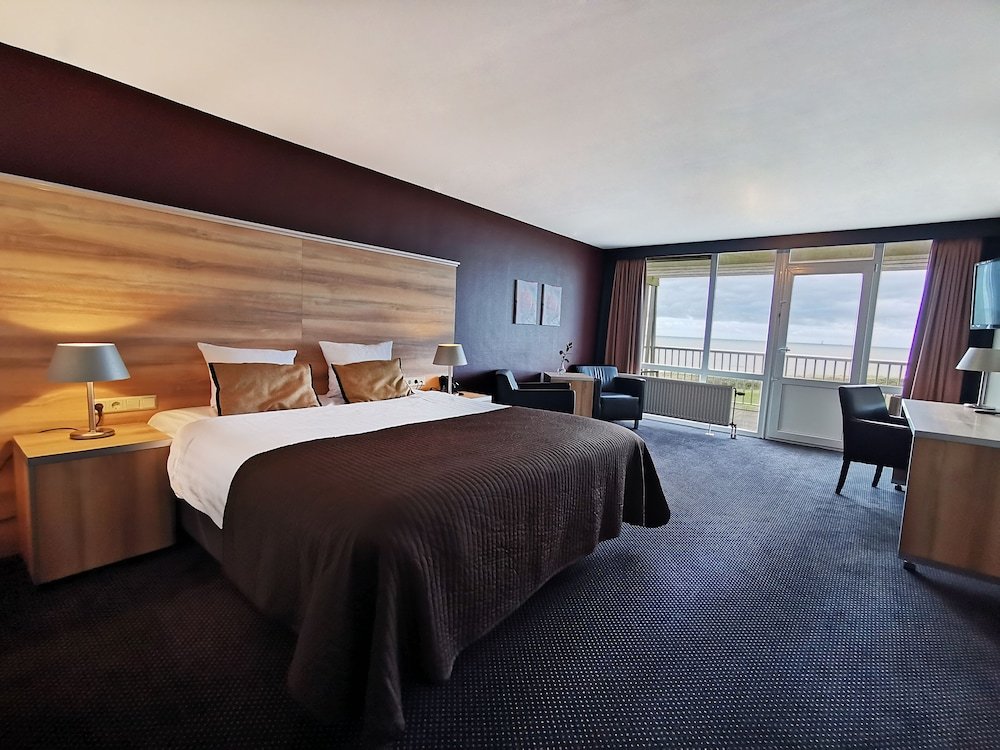 Фото Strandhotel Het Hoge Duin