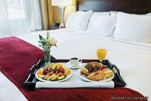 Фото DoubleTree by Hilton Fullerton