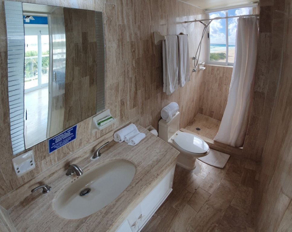 Фото Paradise Beachfront & Nightlife Heart