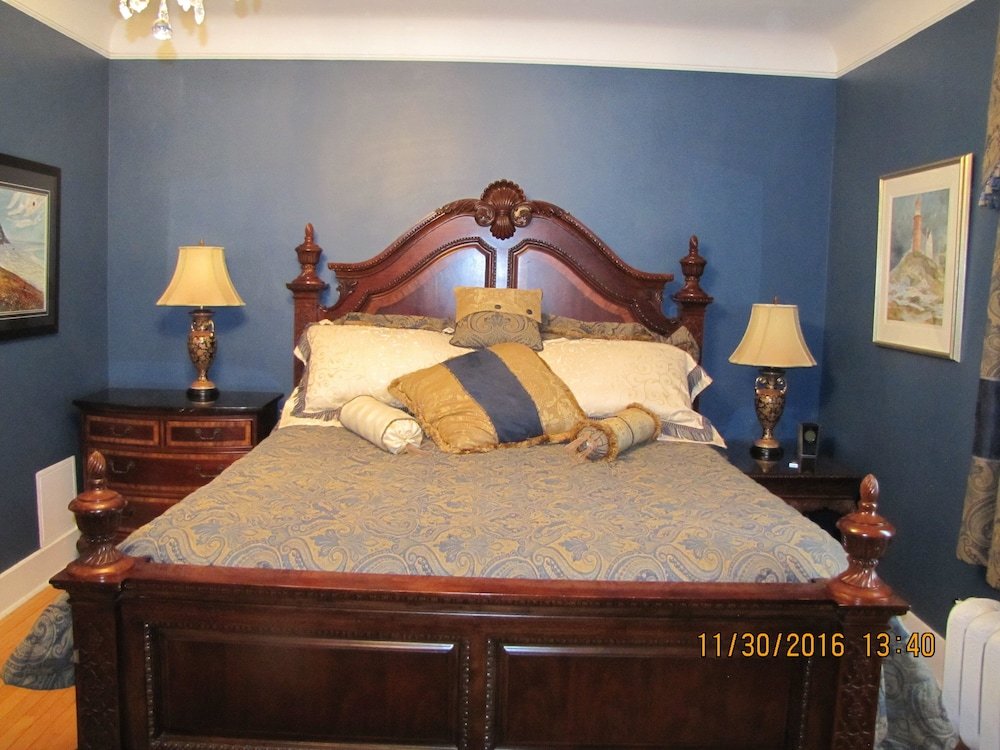 Фото Monroe House Executive Suites