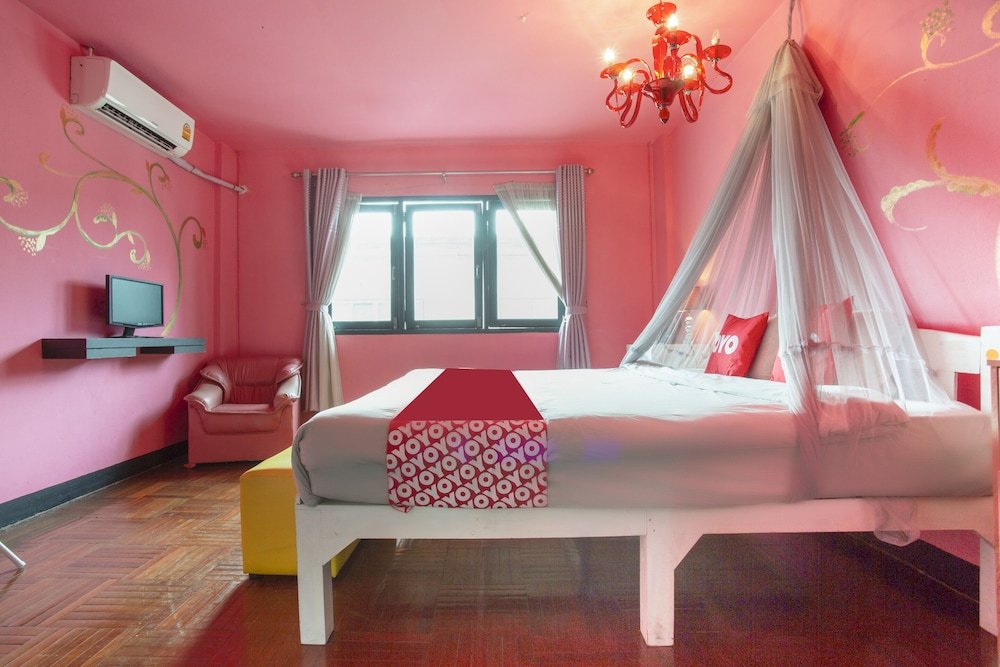 Фото Oyo 75303 V Home Guesthouse Sunday Night Market