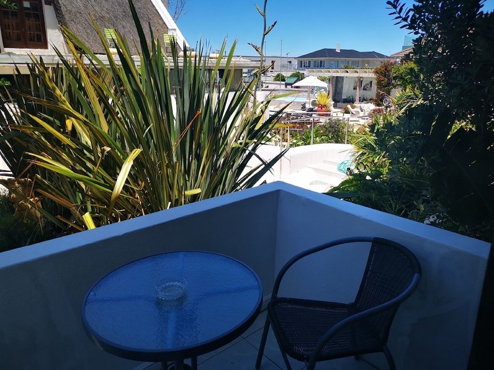 Фото Misty Waves Boutique Hotel