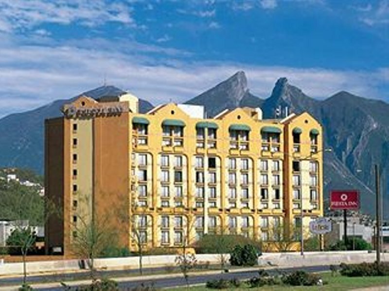 Гостиница Fiesta Inn Monterrey Valle в Монтеррее