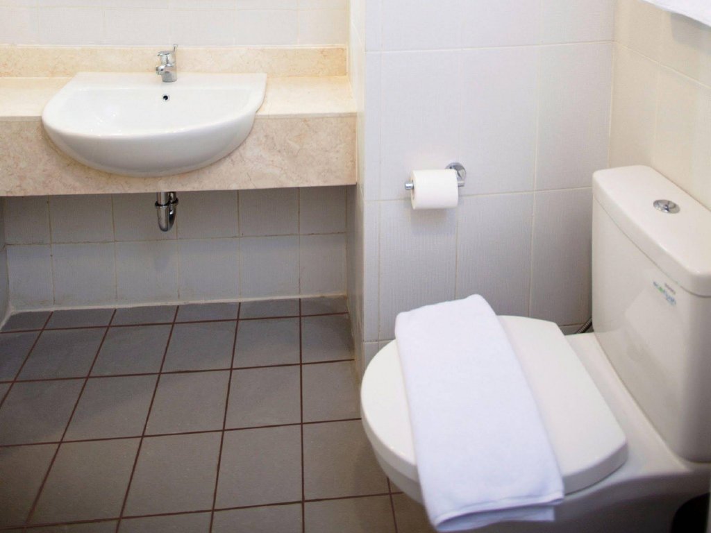 Фото Zest Jemursari by Swiss-Belhotel International