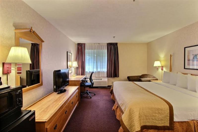 Фото Baymont by Wyndham Madison West/Middleton Wi West