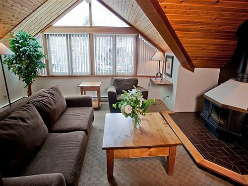 Гостиница Pangea Pod Hotel в Уистлере