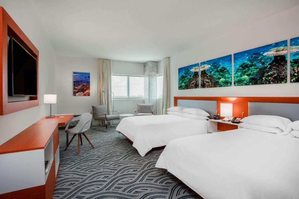 Фото Tryp by Wyndham Maritime Fort Lauderdale
