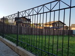 Prigorod Stroy (Oktyabrskaya Embankment, 50), fences and barriers