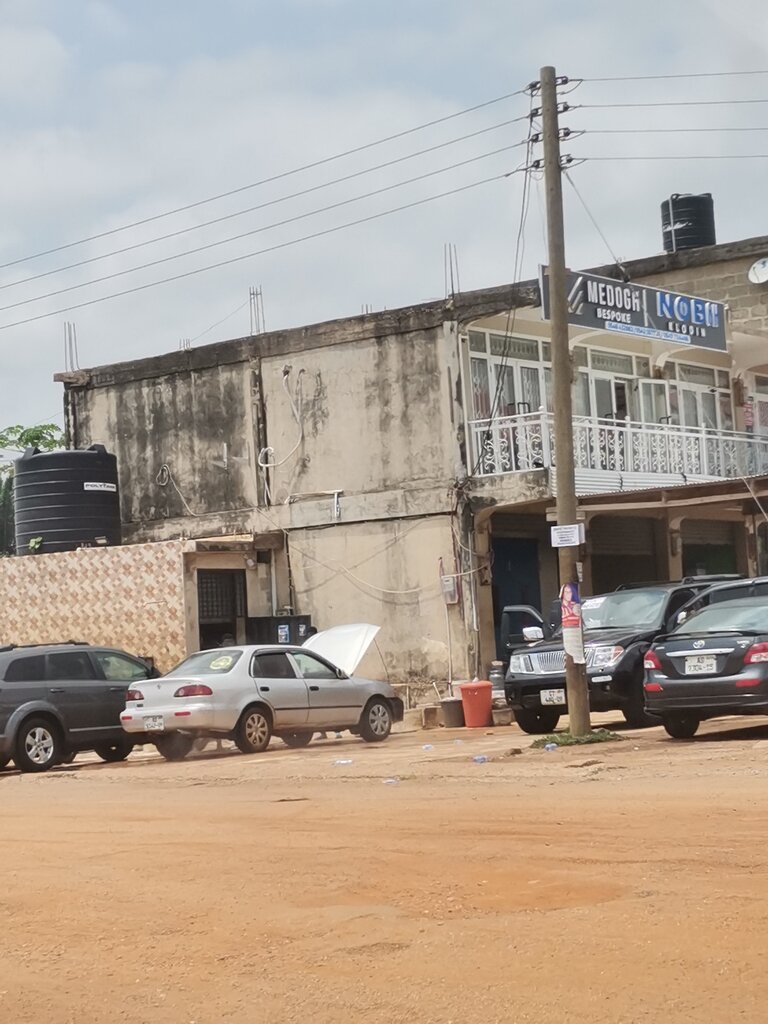 Fashion house Medo Gh Bespoke, Fankyenebra, Kumasi, photo