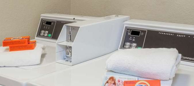 Фото Days Inn by Wyndham Carlsbad