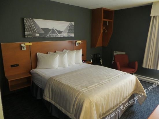 Фото Travelodge Edmonton West