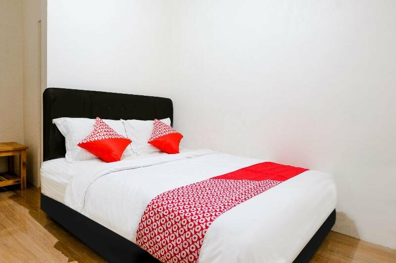 Hotel Oyo 2986 D and a Guesthouse Syariah And Rent Car, Malang, photo