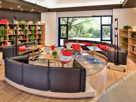 Фото Ibis Nanjing South Railway Station North Square Hotel